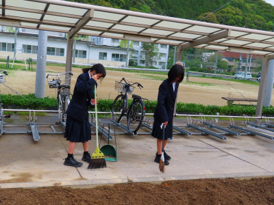 ②