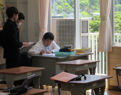 ②