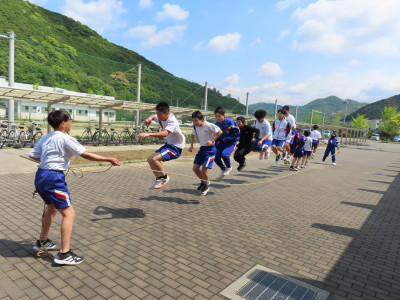 ⑥