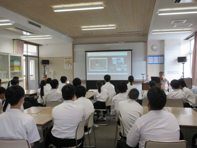 ③