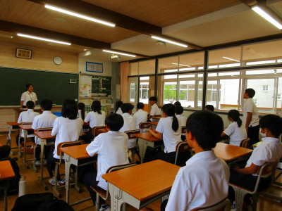 ②
